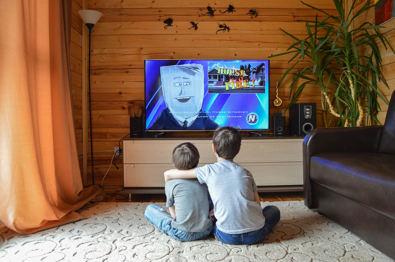 kids-watching-tv